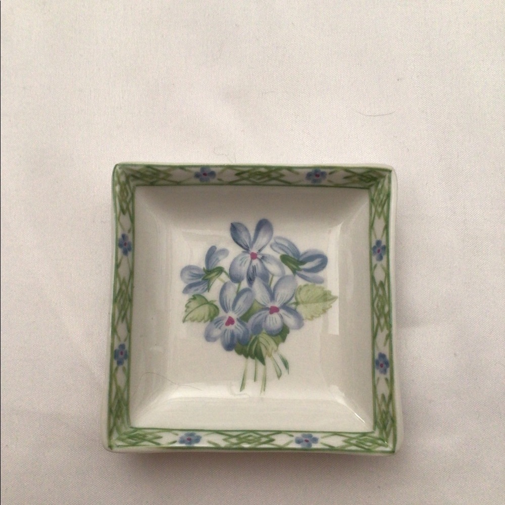 Porcelaine de Paris dish
